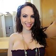 Katie Banks selfies in a sexy dress - image 